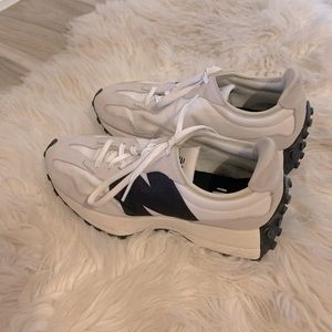 New Balance 327 women sneakers size 7 with original box